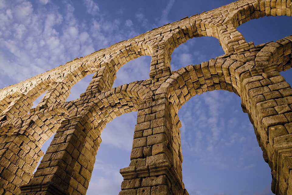 960px-Acueducto_de_Segovia_01